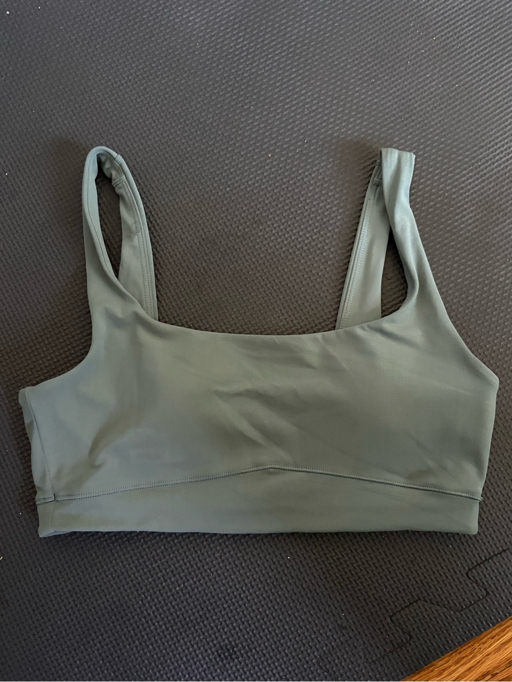 Vuori AllTheForm Sage Green Sports Bra Size XS